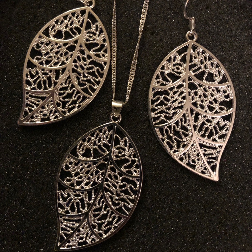 NWOT 925 sterling silver leaf earring/necklace set